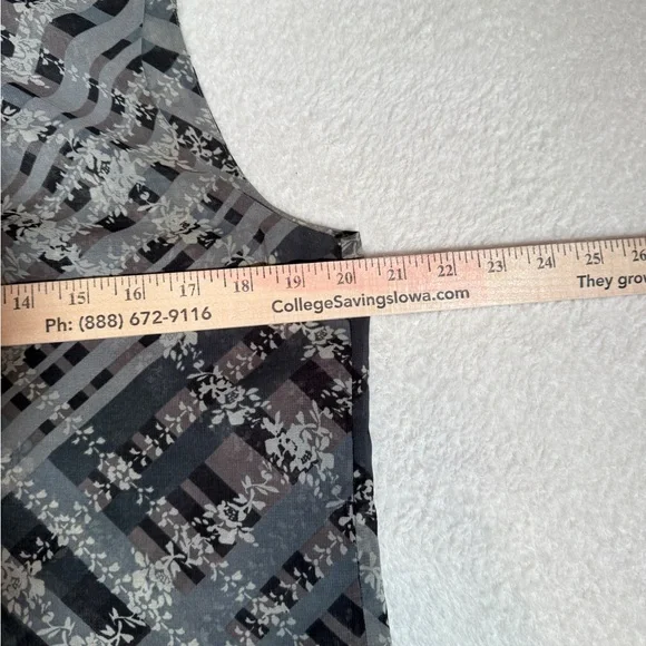 CAbi Sleeveless Plaid Floral Blouse Gray Black Lightweight Casual Dressy Top M - Picture 14 of 15